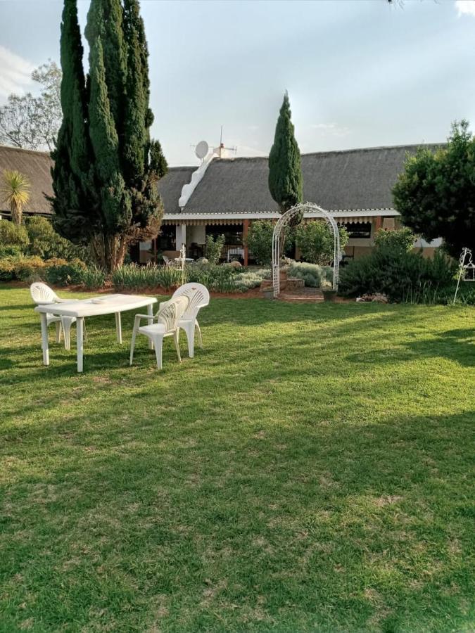 Naleli Guest House Selomas ภายนอก รูปภาพ